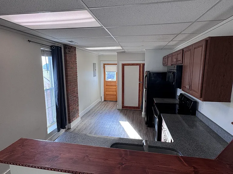 91 N Maple St — Photo 22
