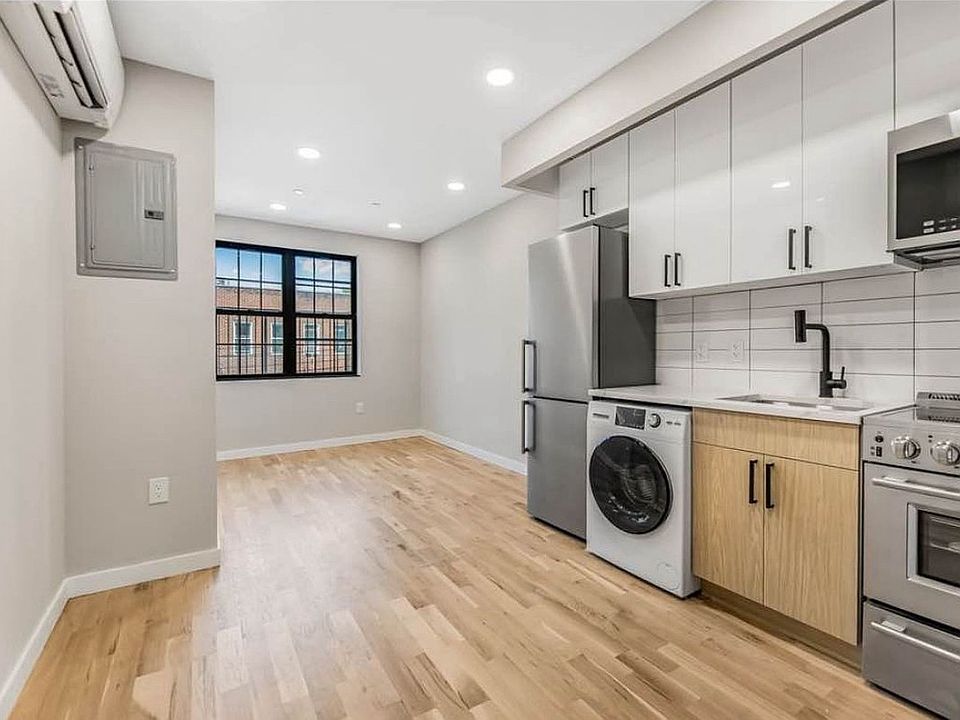 1st image of 1000 Findlay Ave #2