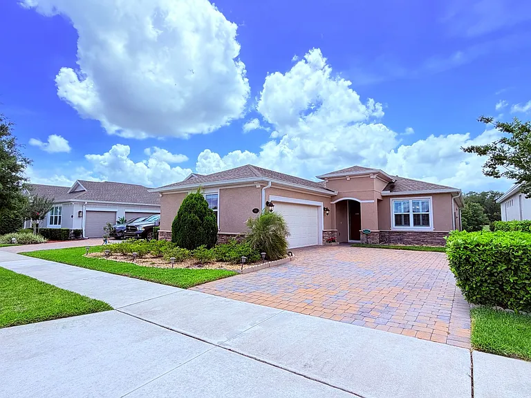 1102 S Victoria Hills Dr S — Photo 2