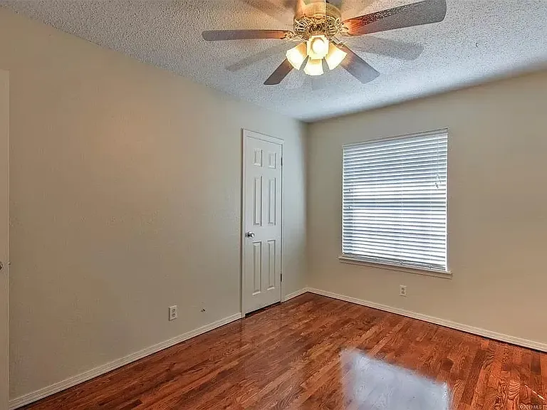 2604 W Hartford St — Photo 21