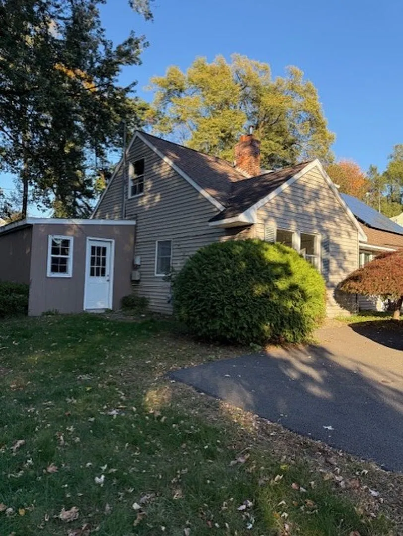 3 BR 2 BA - North Colonie Schools — Photo 2