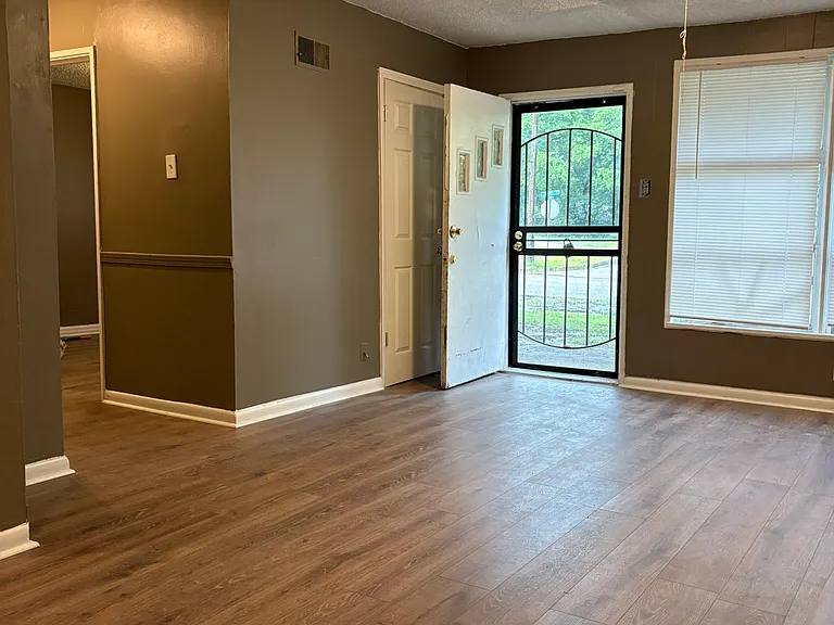 2801 Beatty St — Photo 1