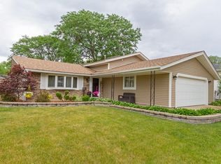 525 S Salem Dr, Schaumburg, IL