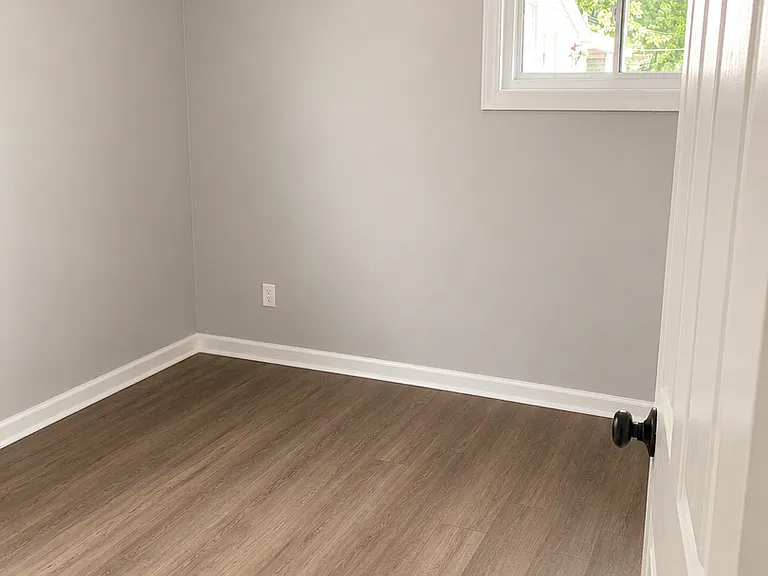 1724 Eastbrook Dr S — Photo 9