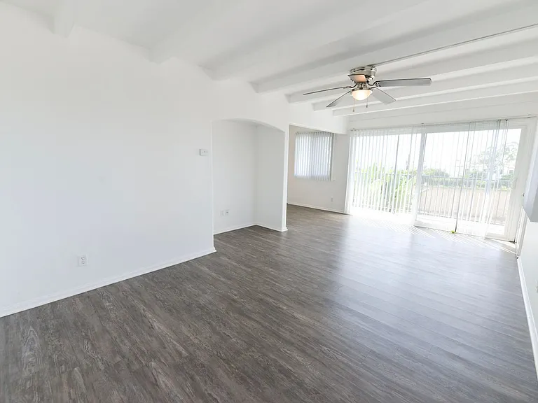 2601 S. El Camino Real — Photo 15