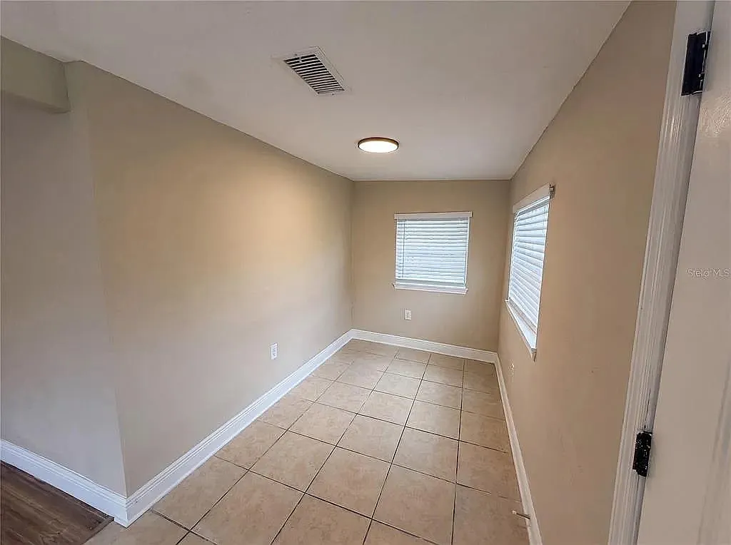 1505 W 16th St — Photo 1