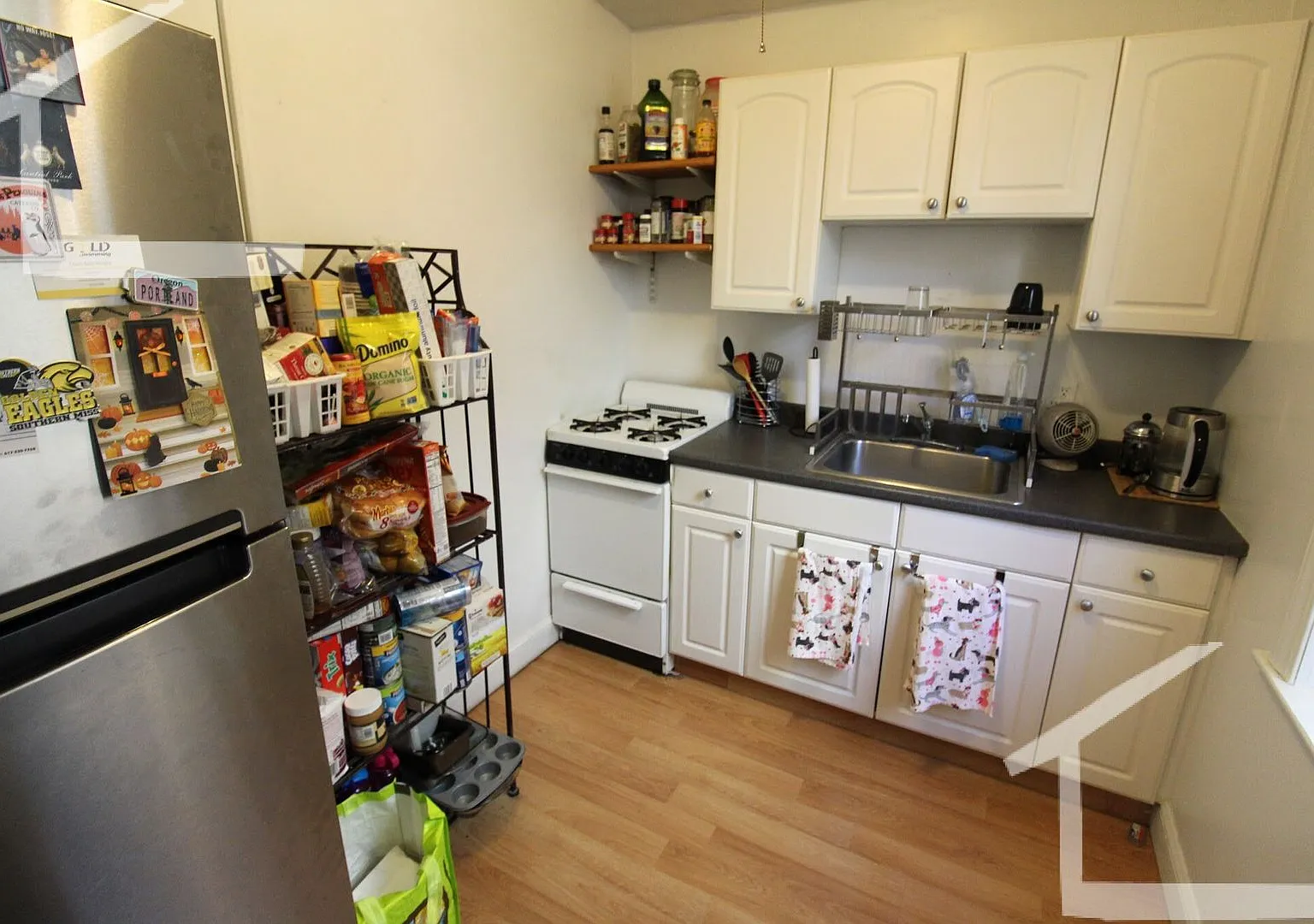 Charming 2 Bedroom--No Broker Fee — Photo 3