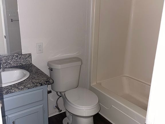 5th image of 505 Eagle Dr #25