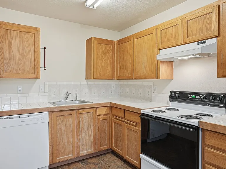 13221 E 31st Ct — Photo 12