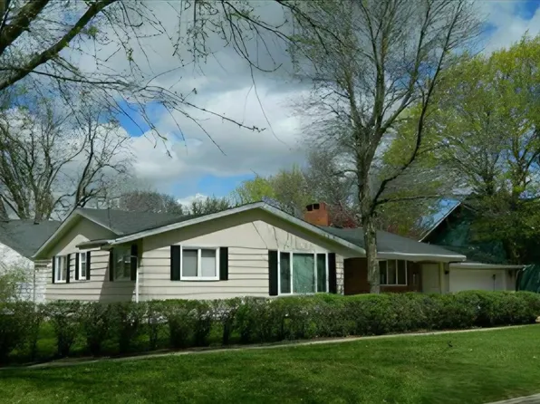 610 20th St, Spirit Lake, IA 51360