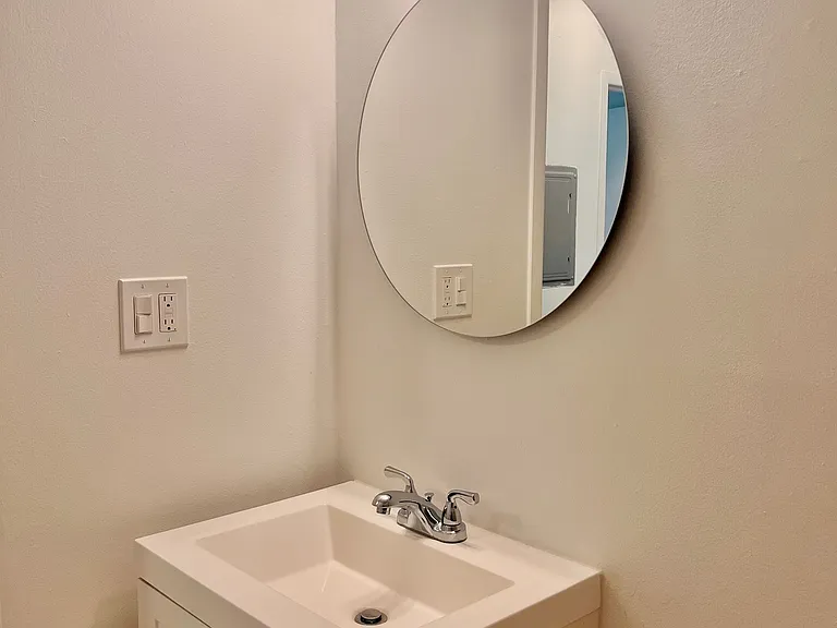 Falcon Crest Apartments — Photo 8
