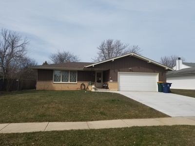 300 E Parkway Estates Dr, Oak Creek, WI, 53154