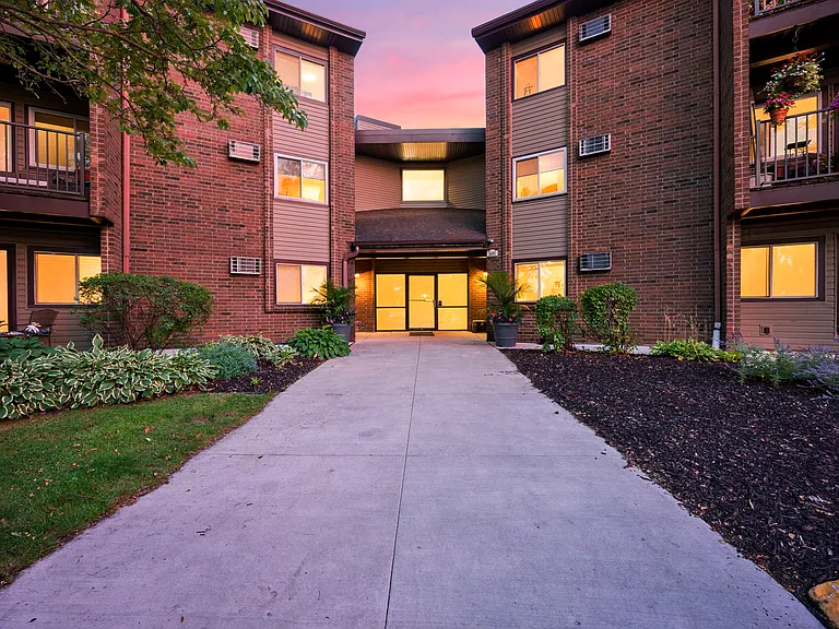 3420 Golfview Dr #123 — Photo 1