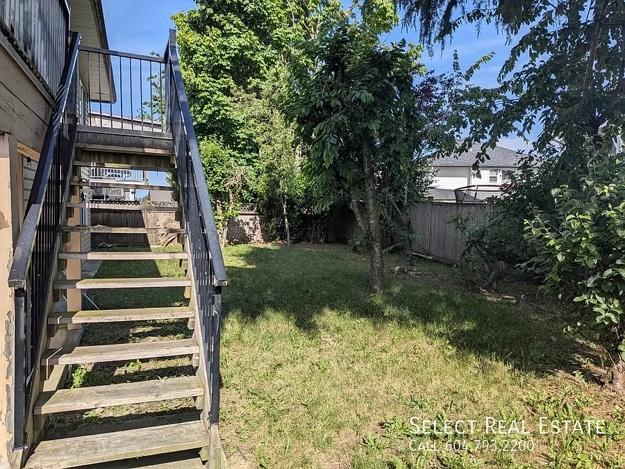 5 bed, 2500 sqft, $3,950 — Photo 3