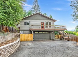 1590 Angelcrest Dr, Medford, OR 97504