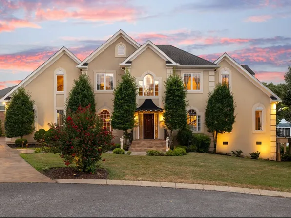 105 S Governors Cv, Hendersonville, TN 37075