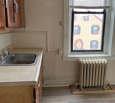 4th image of 698 Northampton St #3
