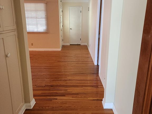 5th image of 8835 Aqueduct Ave