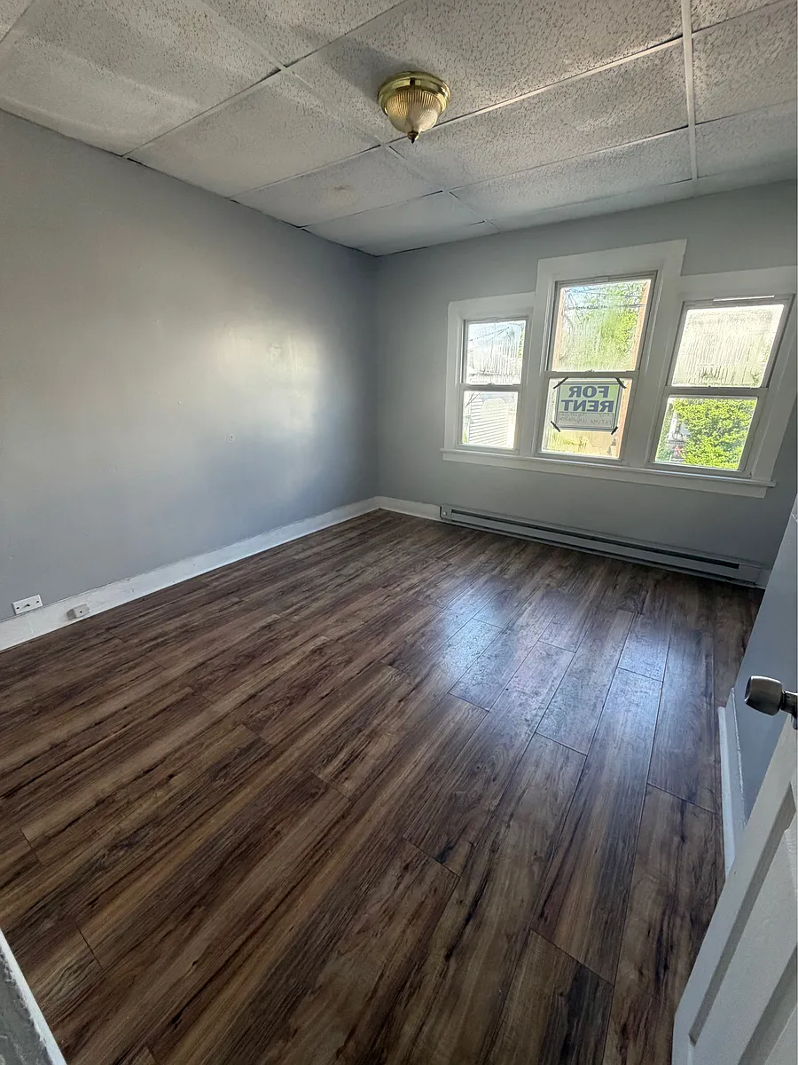 Building Photo - 94 Hillside St #1