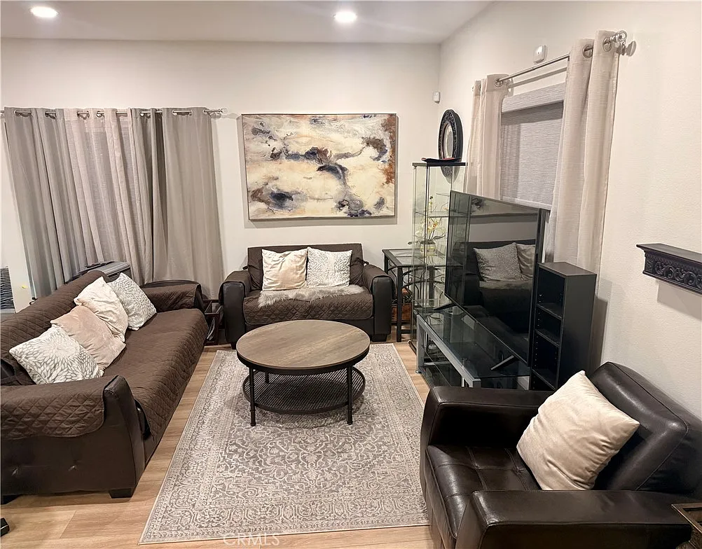 3 bed, 1537 sqft, $3,800 — Photo 2