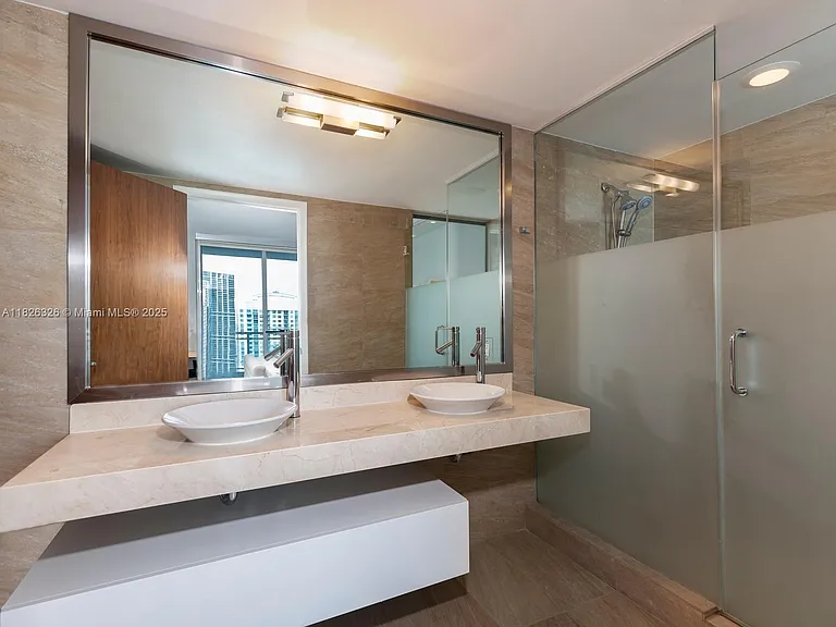 92 SW 3rd St #3901 — Photo 7