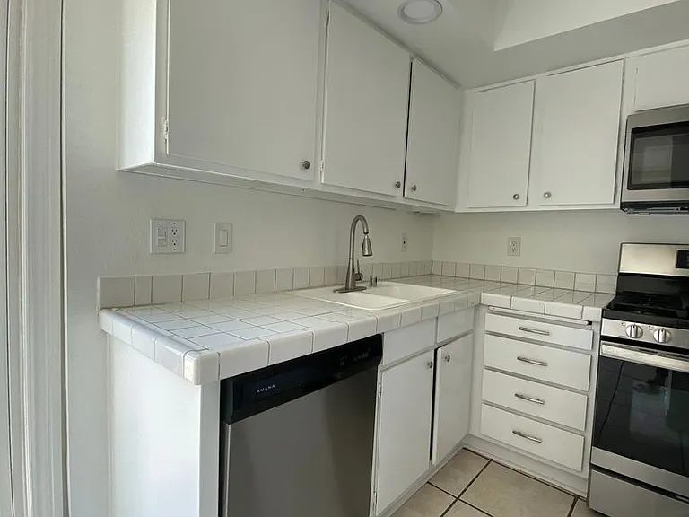 4675 Twintree Dr #5 — Photo 8