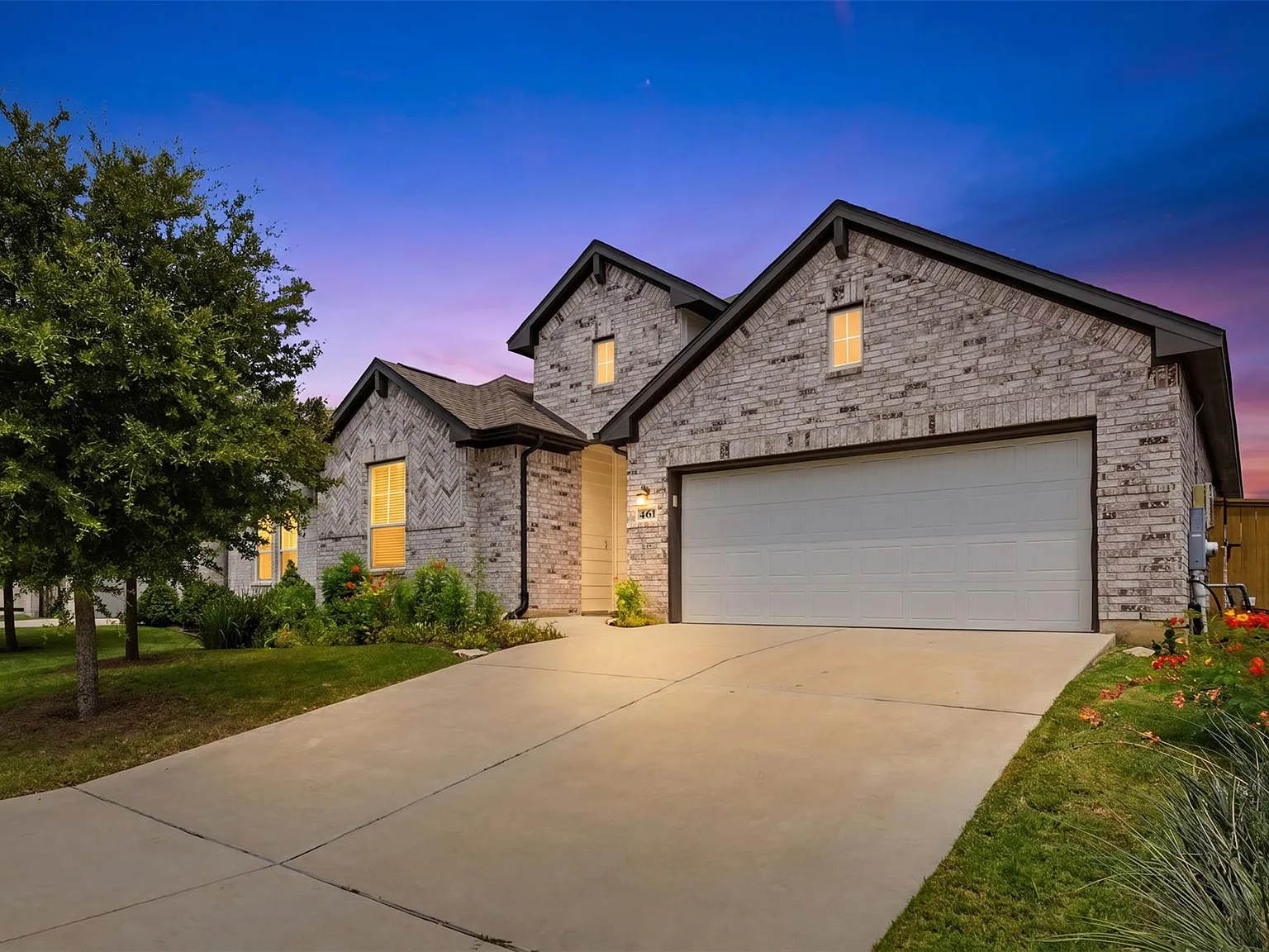 4 bed, 2.5 bath, 2082 sqft, $2,500 — Photo 1