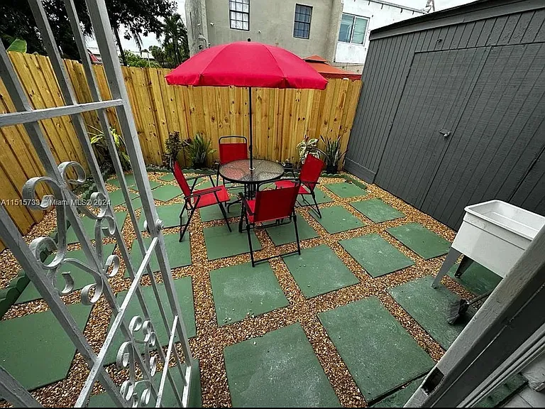 625 NW 10th St — Photo 8