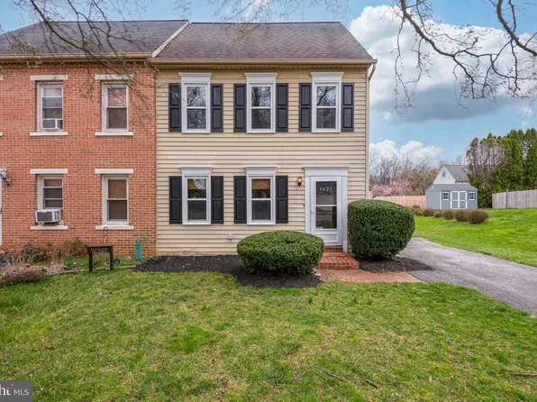 1621 Colchester Dr, Lancaster, PA 17603