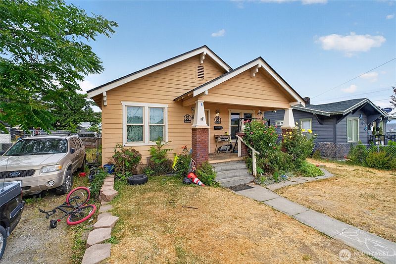2nd image of 1002 Methow Street