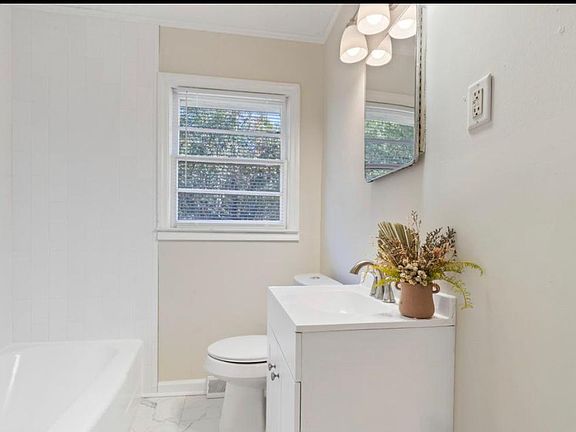 2nd image of 2553 Tredway Dr
