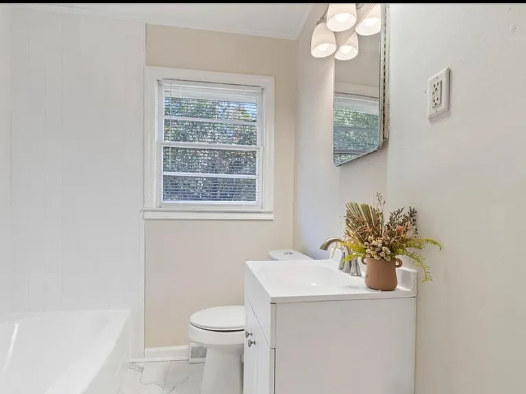 2553 Tredway Dr — Photo 2