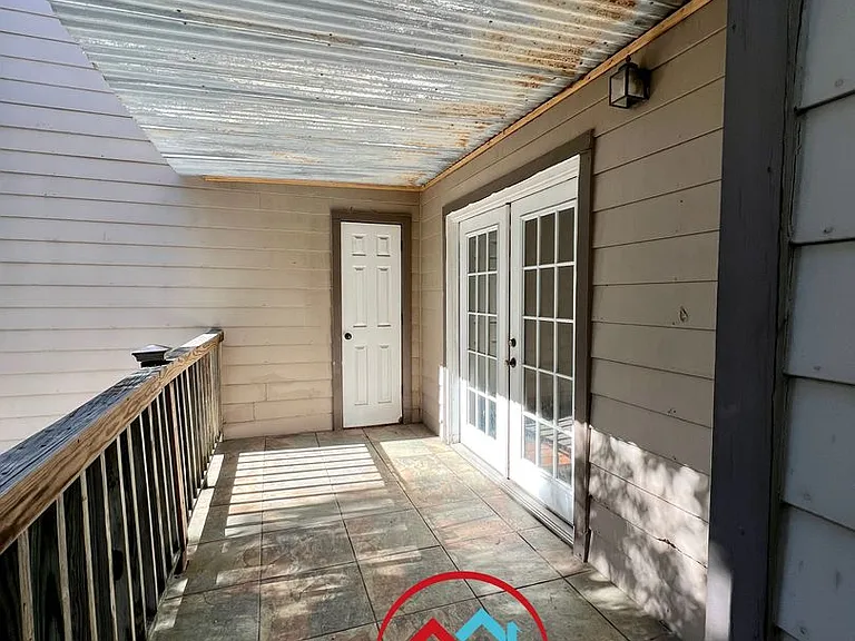 402 Fredericksburg St — Photo 18