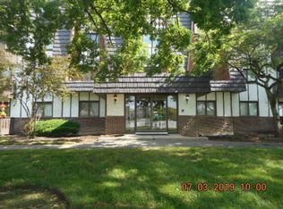 13200 W Heiden Cir UNIT 2104, Lake Bluff, IL 60044