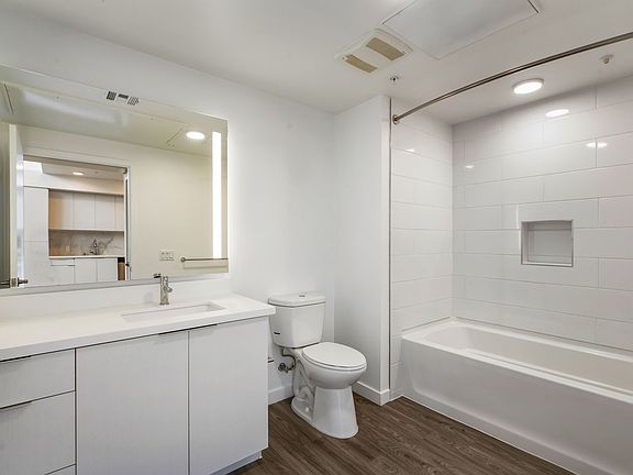 Fusion Hollywood - Bathroom