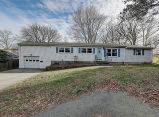 10 Maple Ter, Middletown, RI 02842