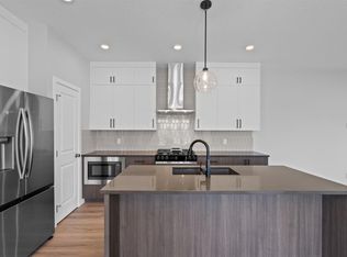 460 E Lewiston Lndg NE, Calgary, AB T3P2H8