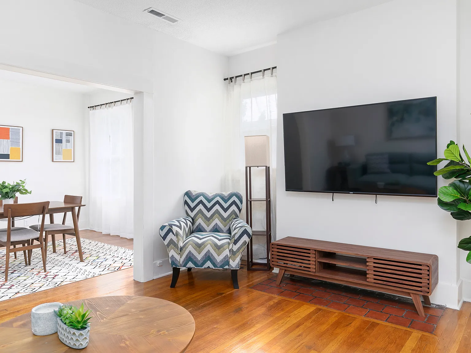 2 bed, 1100 sqft, $1,495 — Photo 2