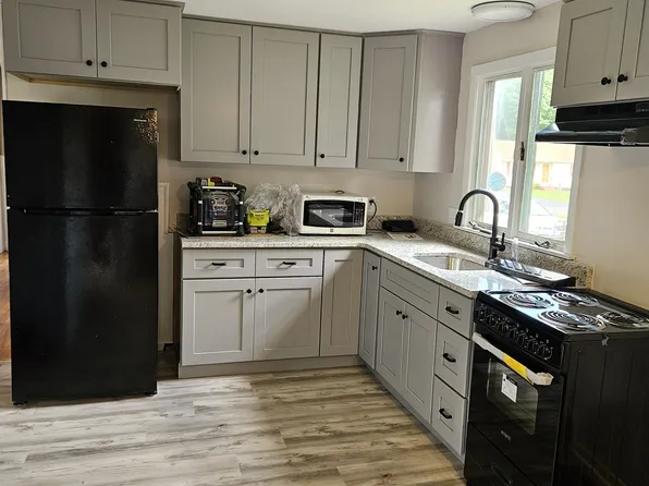 907 North St, Feeding Hills, MA 01030