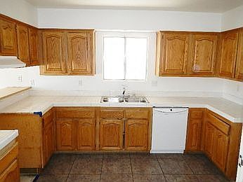 4th image of 575 Airshire Ct