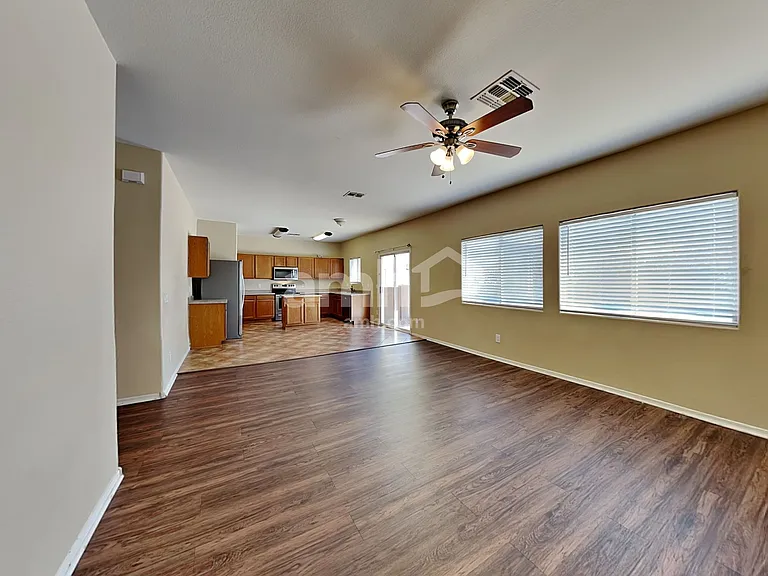 13240 W Watson Ln — Photo 5