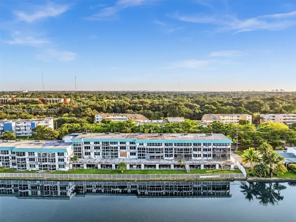 1170 NE 191st St #24, Miami, FL 33179