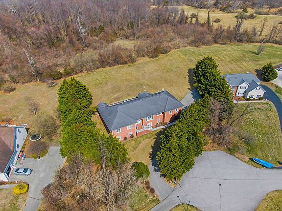 2nd image of 308 Meadow Rdg