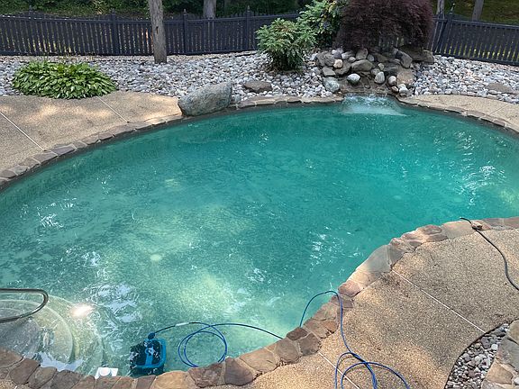 Pool with water feature