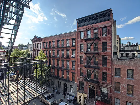 Rented by Spire Group | media 18