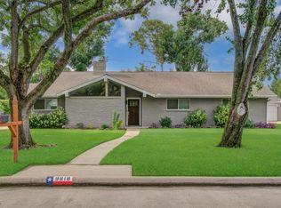 9818 Emnora Ln, Houston, TX 77080