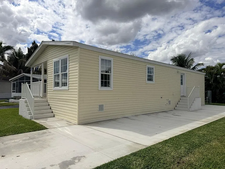 5220 SW 33rd St #13-06 — Photo 5