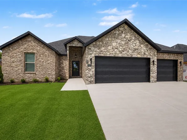2002 N Dagan St, Siloam Springs, AR 72761