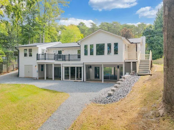 320 Fingerlake Rd, Penhook, VA 24137