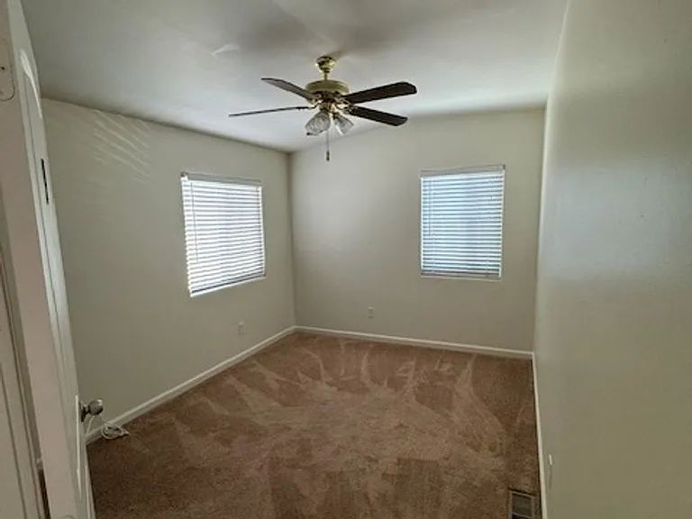 1153 W 37th Pl — Photo 12